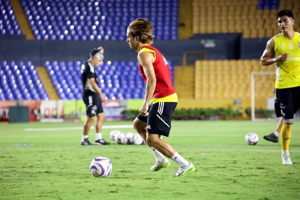 Sebastián Córdova trabajó futbol este lunes y se prepara para hacer su regreso con Tigres en el Clásico Regio 133.