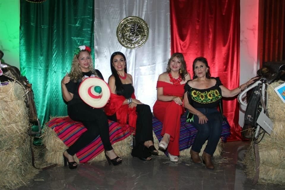 Kary Castañeda, Ale Salinas, Adriana Núñez y Lupita Escobedo