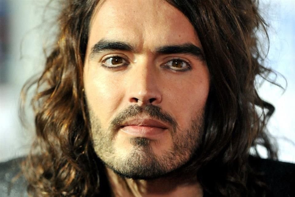 Debido a las denuncias que enfrenta Russell Brand por violación, ya no podrá monetizar en Youtube hasta nuevo aviso.