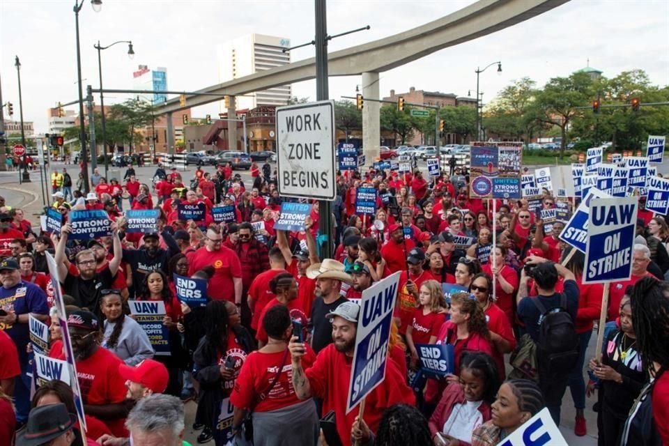 El UAW dijo el viernes que haría huelga en la planta de ensamblaje de GM en Lansing Delta Township.