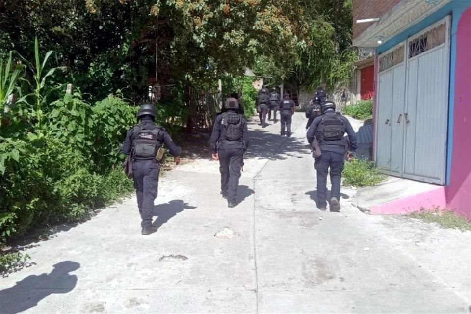 Elementos de la Policía recorren durante esta semana la localidad de Chichihualco, en Guerrero, tras semanas de violencia criminal.