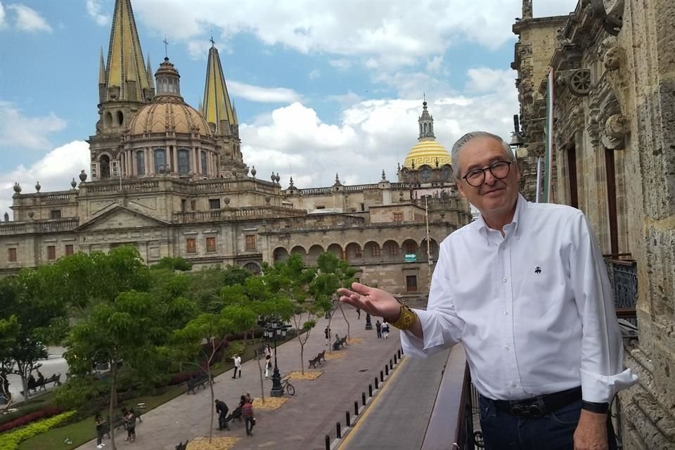 Juan Enrique Ibarra Pedroza en el centro de Guadalajara.