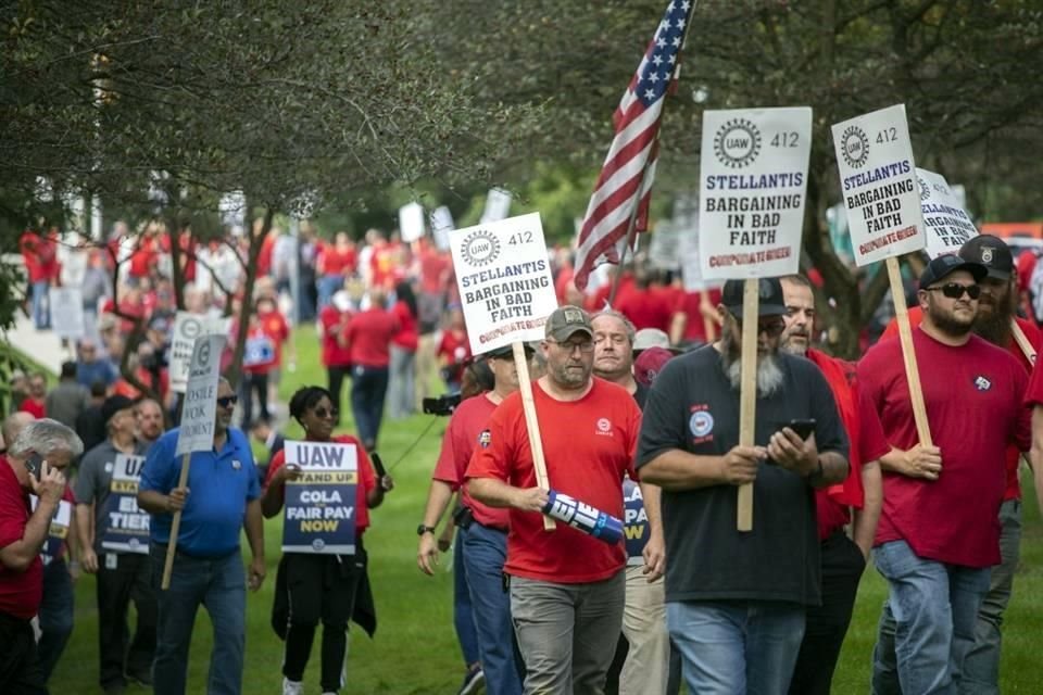 La huelga de trabajadores automotrices pertenecientes al sindicato UAW entró a su  séptimo día.