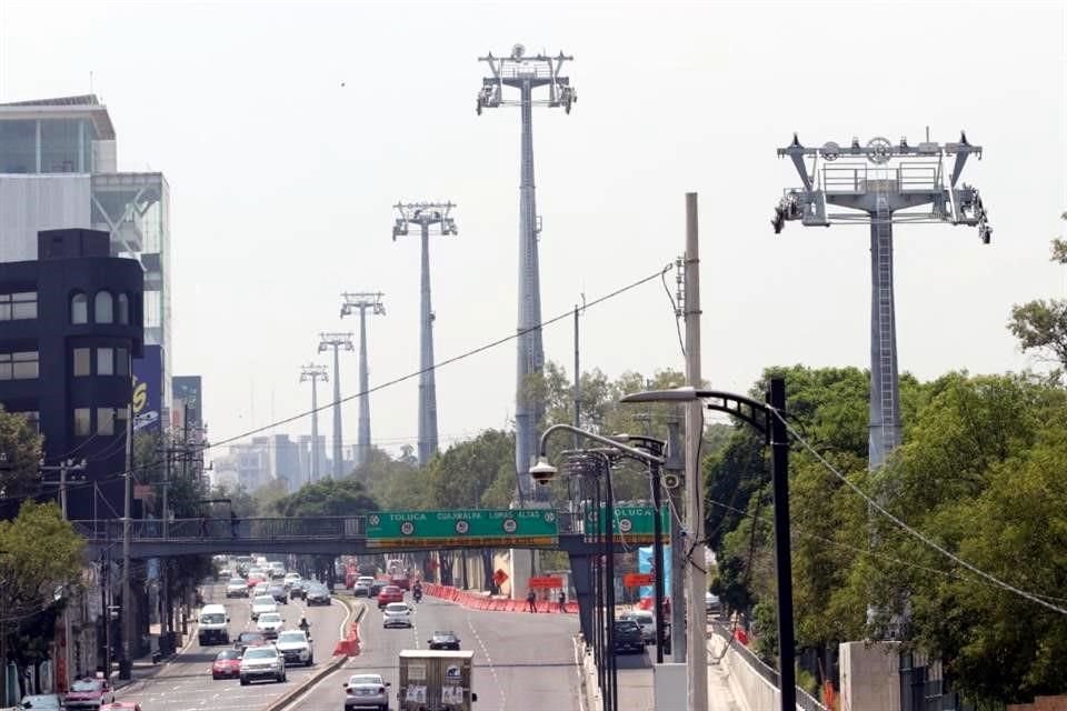 La instalación de torres fue cuestionada por arquitectos, pues pareciera que no fue planeada adecuadamente.