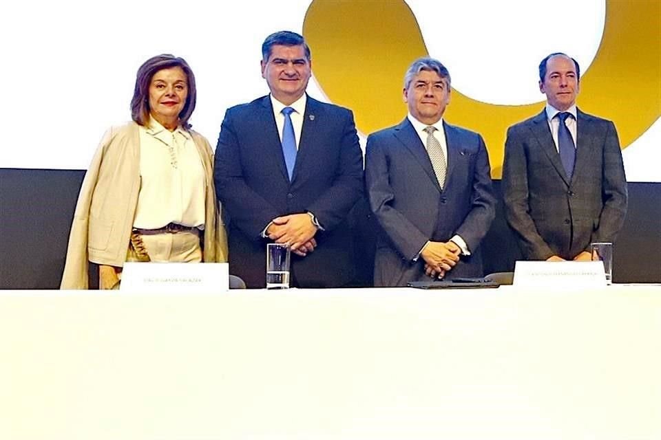 Alicia Navarro (izq. a der.), David Garza Salazar, José Antonio Fernández Carbajal y Federico Garza Santos.