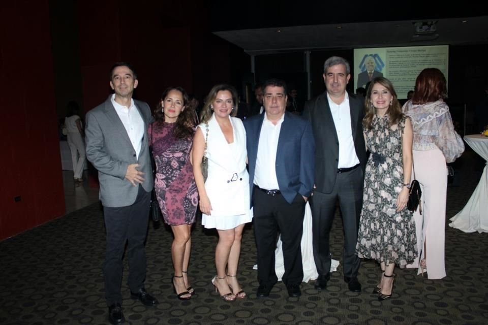 Eugenio Martínez Reyes, Claudia Arévalo de Martínez, Brenda Murga de Aldape, Alberto Aldape Domene, Mauricio Maiz Domene y Patricia Gil de Maiz