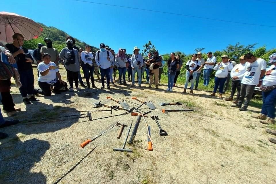 Integrantes del colectivo Memoria, Verdad y Justicia, instalaron un plantón en el cerro El Encino, en el parque nacional de El Veladero, en Acapulco, Guerrero.