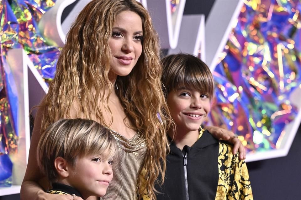 Shakira dio más detalles de cómo transformó en oro su dolor al lado de su ex Gerard Piqué, sus sueños rotos y su nuevo comienzo en Miami.