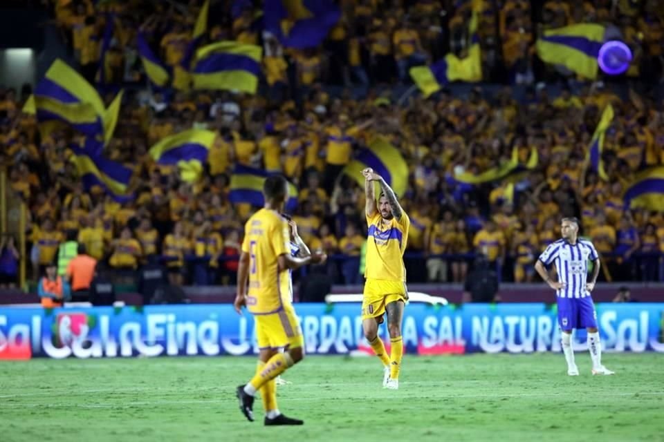 Con doblete de André-pierre Gignac, quien superó a Bahía como el máximo goleador del Clásico Regio, Tigres golea 3-0 a Rayados.