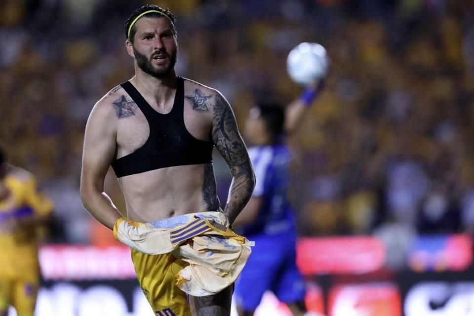 André-pierre Gignac, de penal, se convirtió en el mejor goleador de la historia del Clásico Regio.