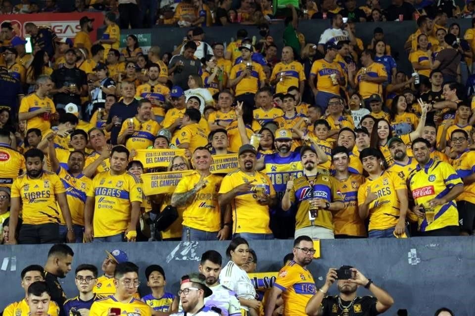 Con doblete de André-pierre Gignac, quien superó a Bahía como el máximo goleador del Clásico Regio, Tigres golea 3-0 a Rayados.