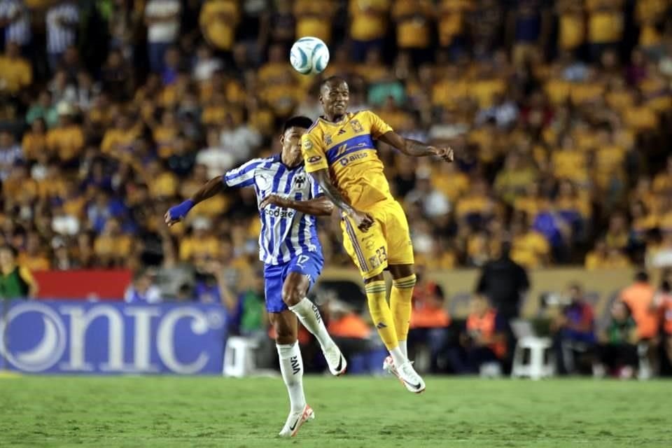 Con doblete de André-pierre Gignac, quien superó a Bahía como el máximo goleador del Clásico Regio, Tigres golea 3-0 a Rayados.