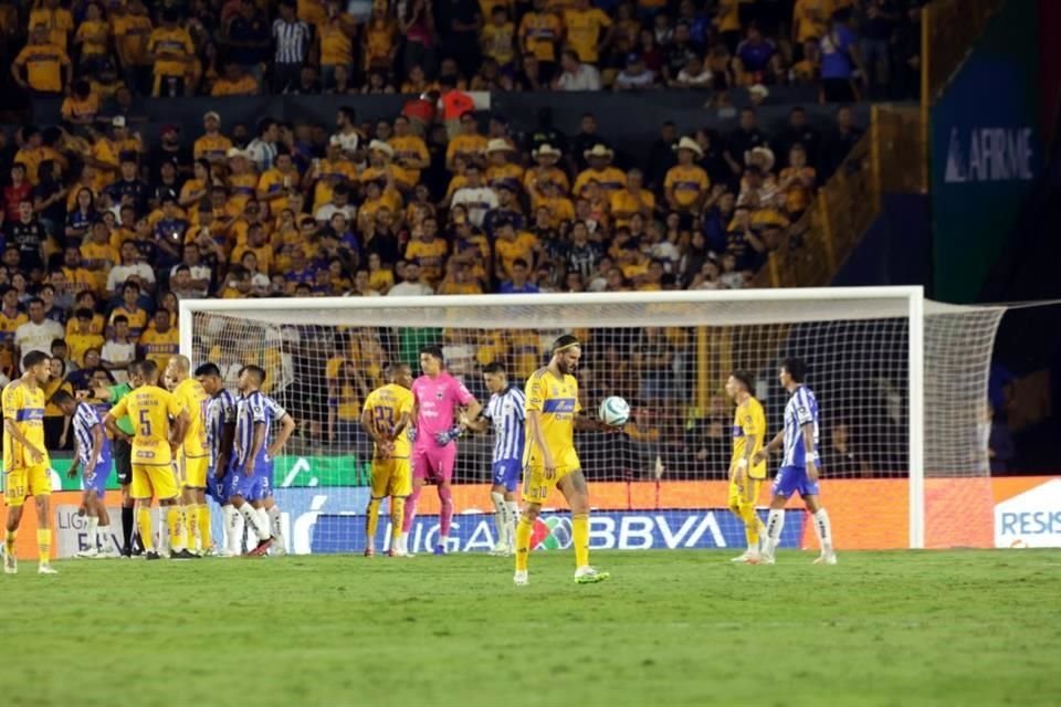 Con doblete de André-pierre Gignac, quien superó a Bahía como el máximo goleador del Clásico Regio, Tigres golea 3-0 a Rayados.