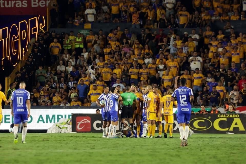 Con doblete de André-pierre Gignac, quien superó a Bahía como el máximo goleador del Clásico Regio, Tigres golea 3-0 a Rayados.