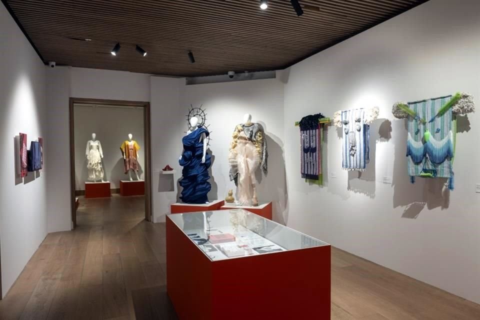 'Diseño en femenino, México contemporáneo' reúne 145 piezas y permanecerá en exhibición en Madrid hasta el 18 de febrero.