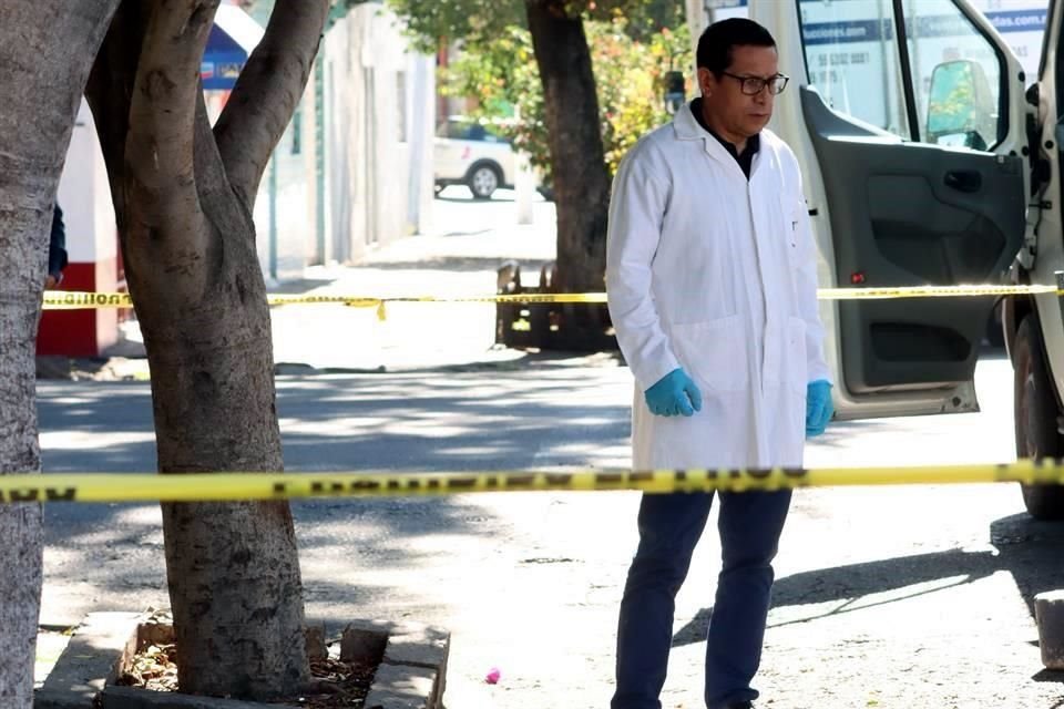 El sujeto fue hallado debajo de la sombra de dos árboles.