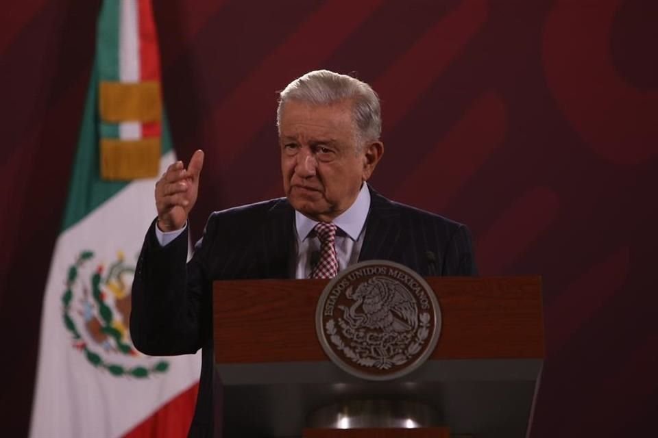 El Presidente en conferencia de prensa.