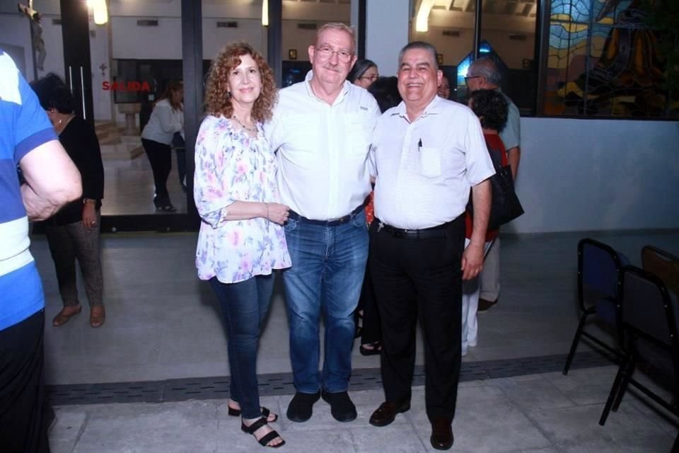 Martha de García, Ismael García y Miguel Ríos