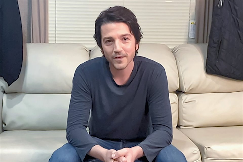 Diego Luna, orador huésped. 