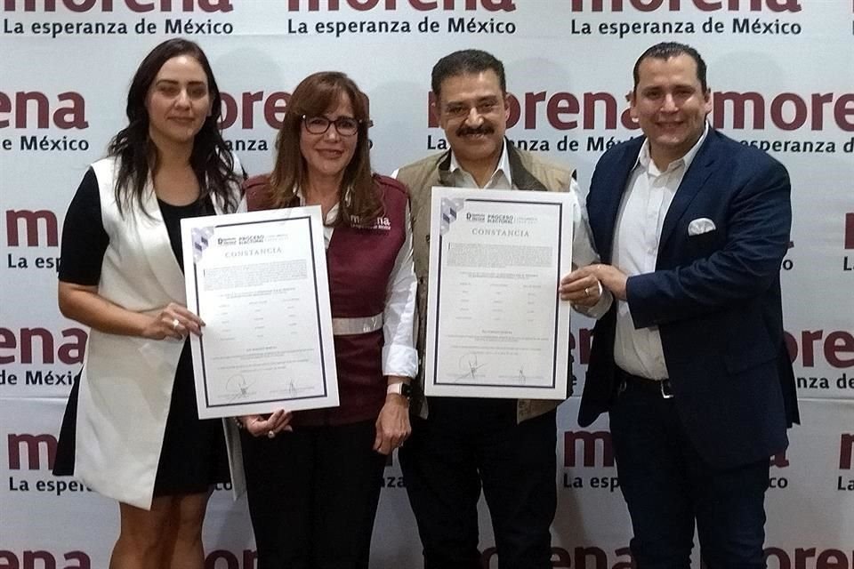 La delegada de Morena en Jalisco, Yeidckol Polevnsky, entregó constancias de mayoría de Alcaldías, regidurías y diputaciones locales.