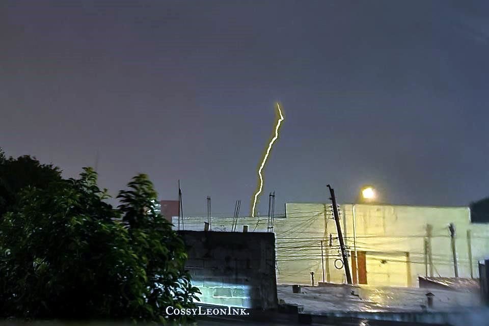 La tormenta dej sin energa elctrica a 203 mil 382 usuarios, report la CFE.