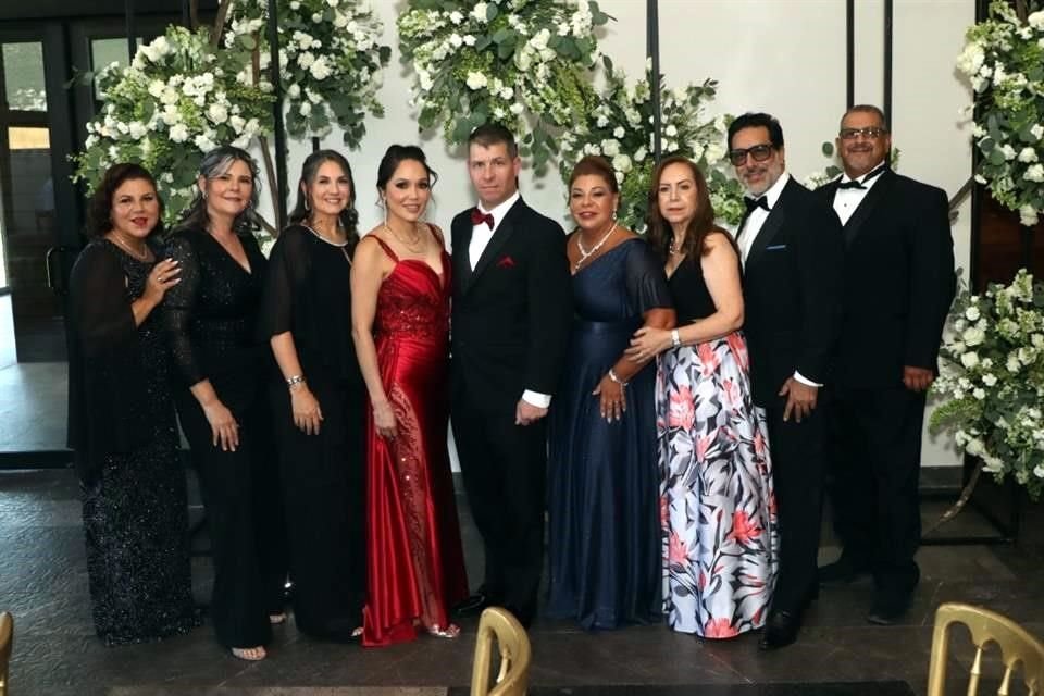 Marta Solís Jessica Garza, María del Socorro Solís, Diana Anzaldúa, Ricardo Berman, Pilar Solís, Guillermina Solís, Mark Bobadilla y Raymundo Martínez
