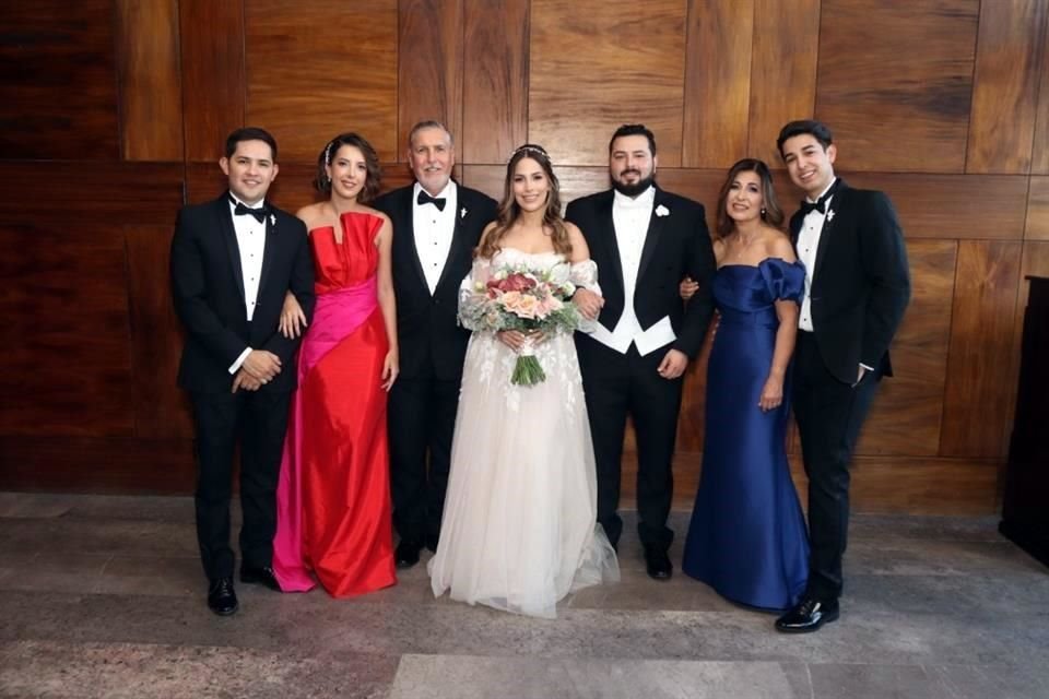FAMILIA DE LA NOVIA Raúl Raygoza, Alejandra Solís, José Solís Ochoa,  LOA NOVIOS, Esperanza Ordaz de Solís y Raúl Solís