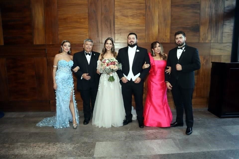 FAMILIA DEL NOVIO Celeste Villarreal, Jorge Hugo Villarreal Ondarza, LOS NOVIOS, Rosana Galván de Villarreal y Emiliano Villarreal