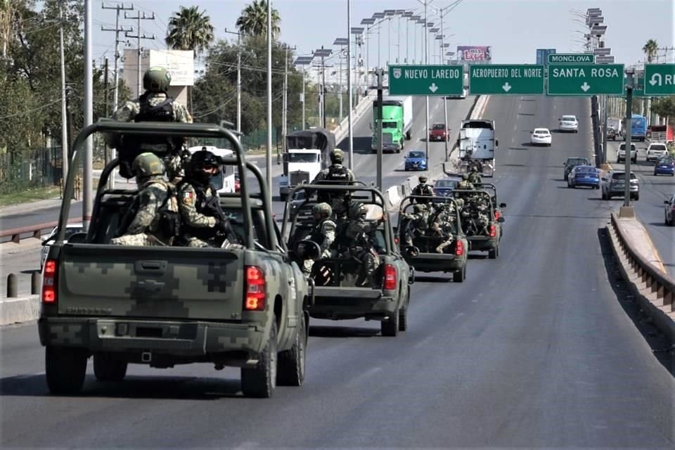 De ahí fueron trasladados vía terrestre en 13 camionetas y un camión del Ejército para hacer un primer reconocimiento.<br>