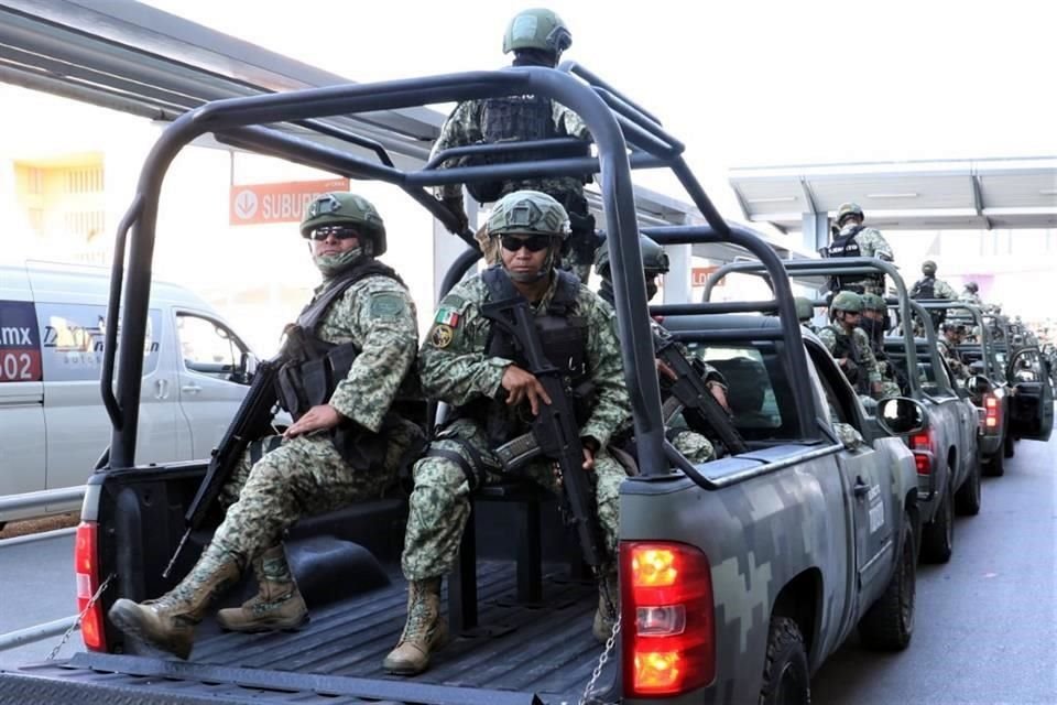 Un grupo de las Fuerzas Especiales del Ejército conformado por 100 elementos llegó hoy a Nuevo León procedentes de la Ciudad de México, para reforzar la seguridad del estado.