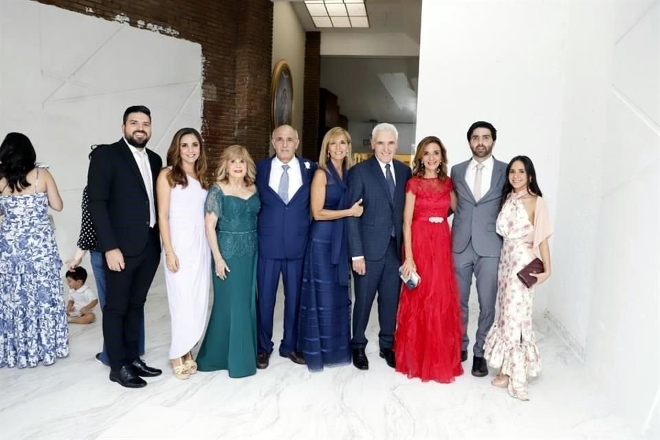 Mario Pablos, Fernanda Villaseñor, Hilda Hayek, Juan Hayek, Mary Hayek de Velasco, Óscar Velasco, Dora Hayek, Javier Villaseñor y Ana Sofía Ceceñas