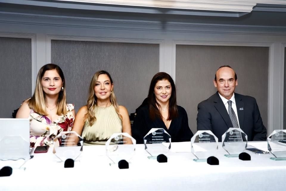 Lorena Esquivel, Janette Lamas de De la Garza, Clara Londoño y Gerardo Gutiérrez