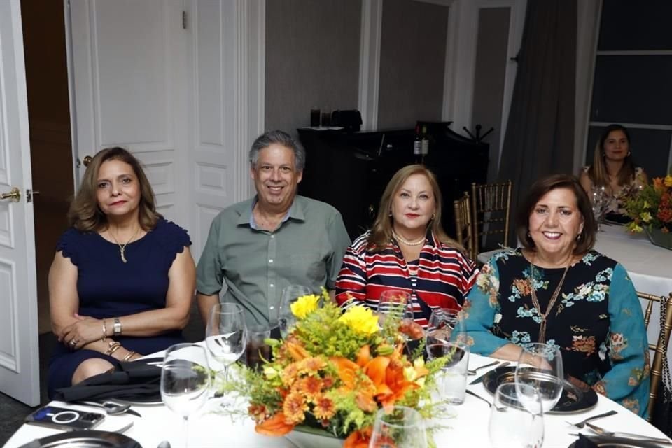 Olivia Hernández, Fernando Martínez, Gabriela Parás y Laura Arredondo de Zambrano