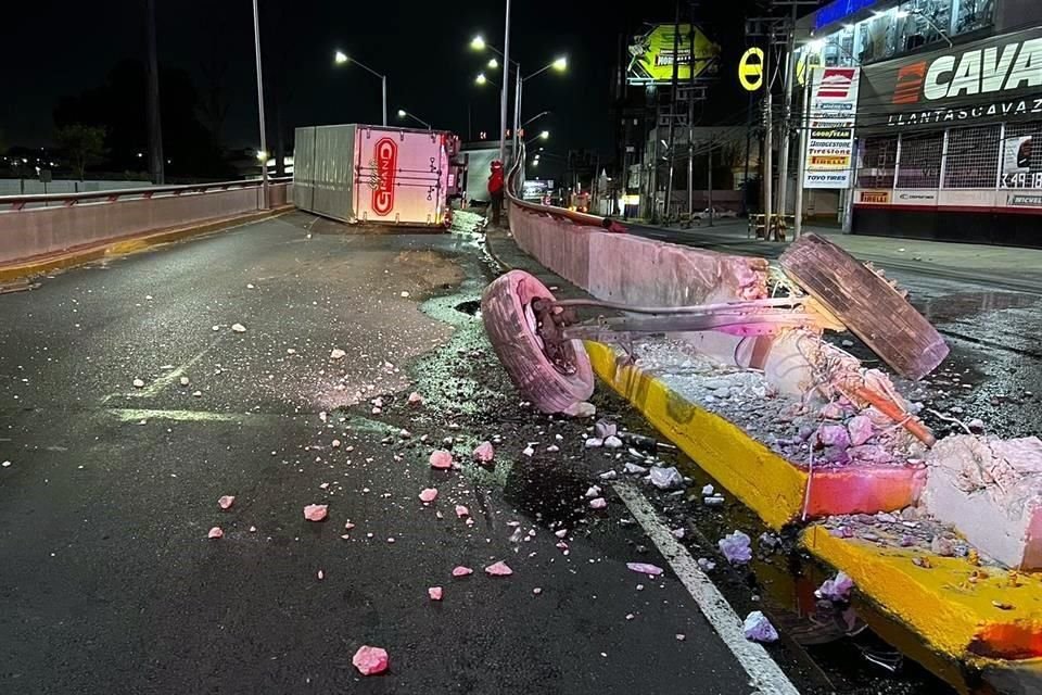 Las autoridades informaron que el camión de la empresa Super Grand se desplazaba de sur a norte por la Avenida Garza Sada.