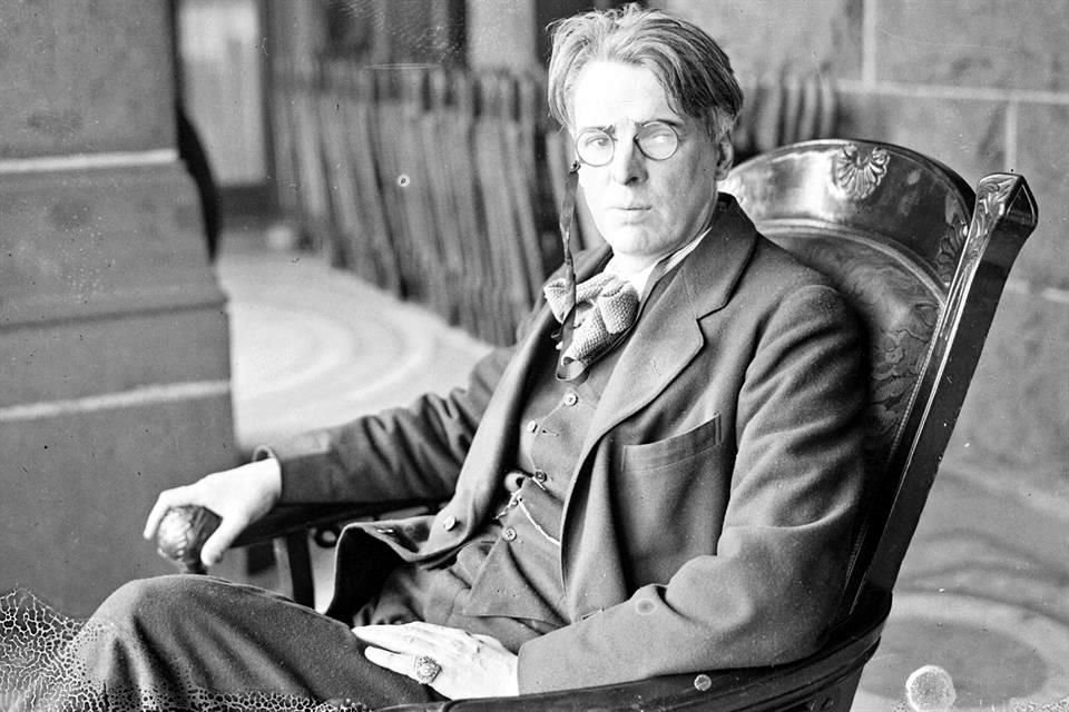 El Premio Nobel de Literatura 1923 le es conferido a William Butler Yeats 'Por su siempre inspirada poesía, en la que da expresión al espíritu de una nación entera en forma altamente artística'.