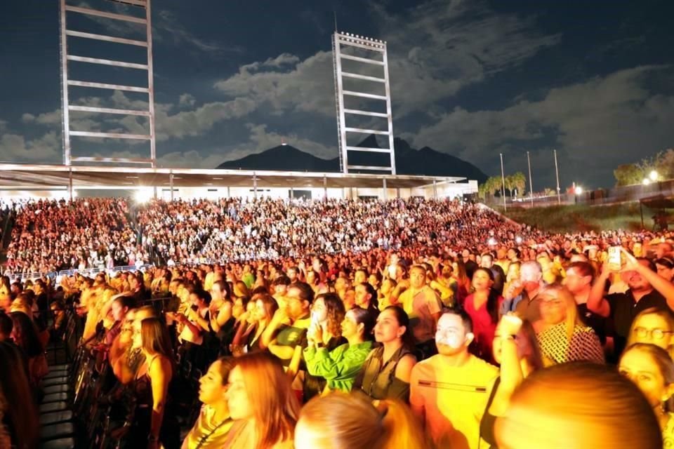 Según los organizadores su show fue atestiguado por 14 mil personas.