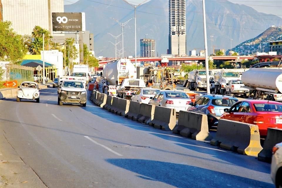 Conductores aseguran perder hasta 50 minutos en recorrer el tramo de 3.5 kilómetros del Bulevar Antonio L. Rodríguez.