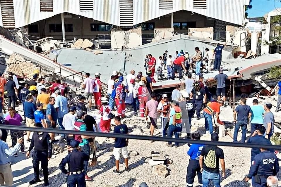 Derrumbe de techo en iglesia de Santa Cruz, en Ciudad Madero, Tamaulipas, dejó al menos 10 muertos y decenas de heridos.