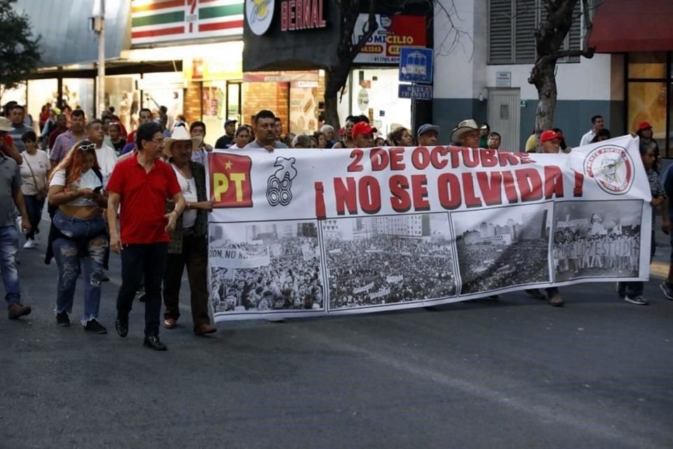 La marcha en el Centro de Monterrey conmemoró la Matanza de Tlatelolco, ocurrida el 2 de octubre de 1968.