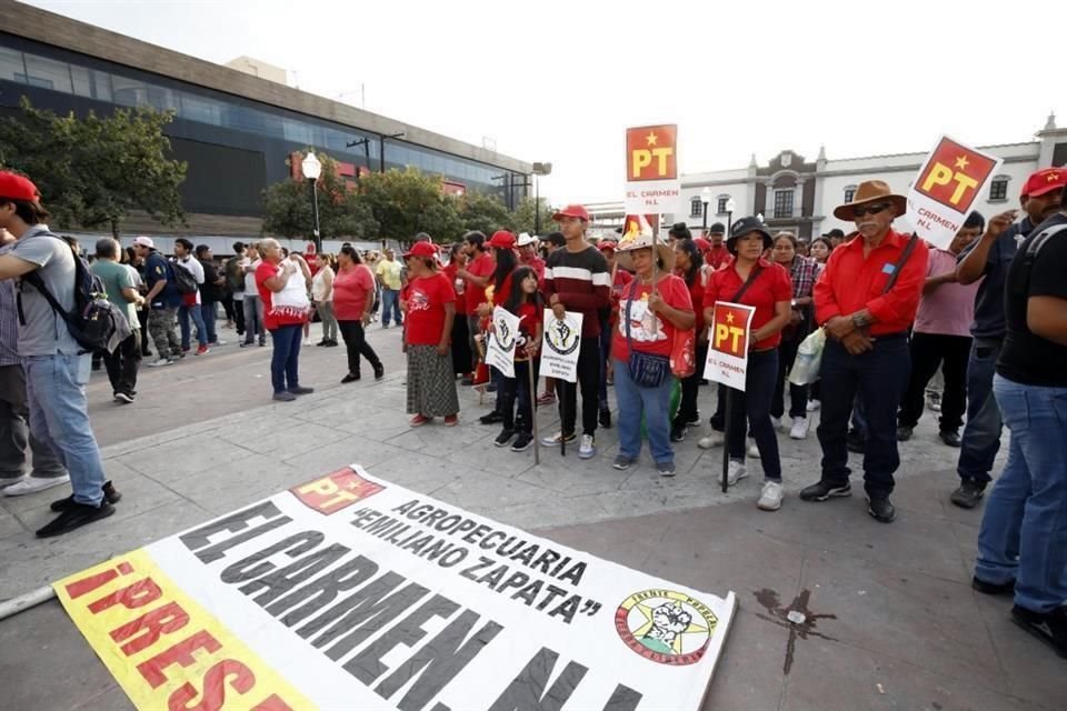 Simpatizantes del PT encabezaron la marcha para recordar el 2 de octubre.