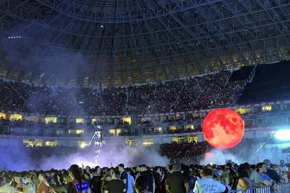 La cancha de Rayados quedó indispuesta luego del concierto del artista 'The Weeknd'.