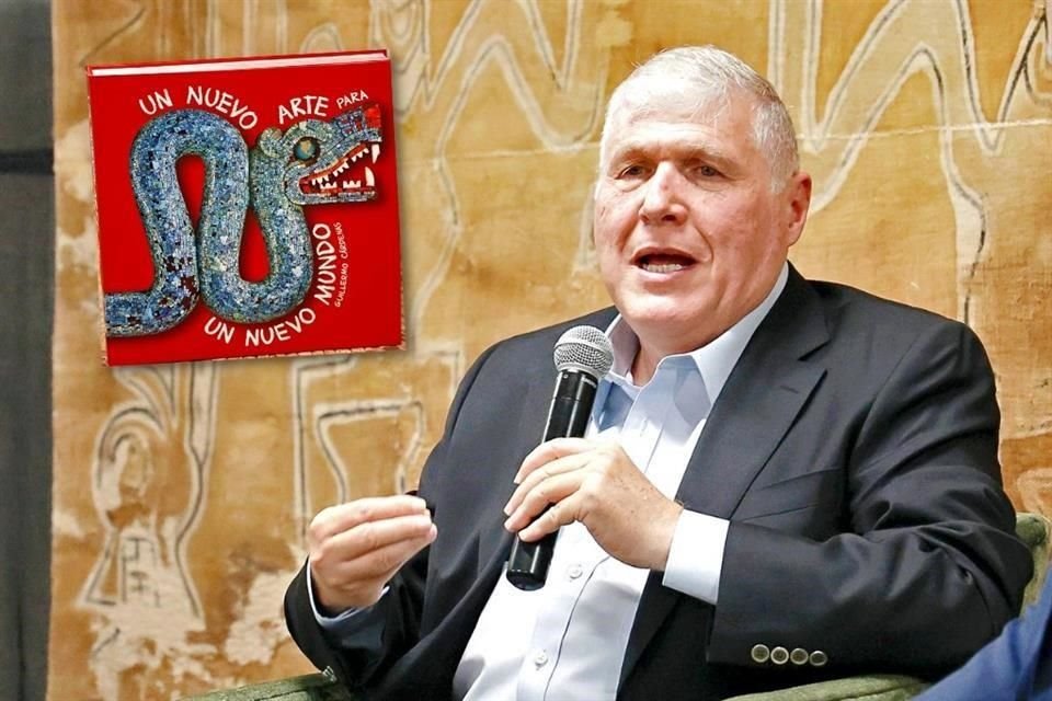 Guillermo Cárdenas y su obra, que incluye mil 300 fotografías.
