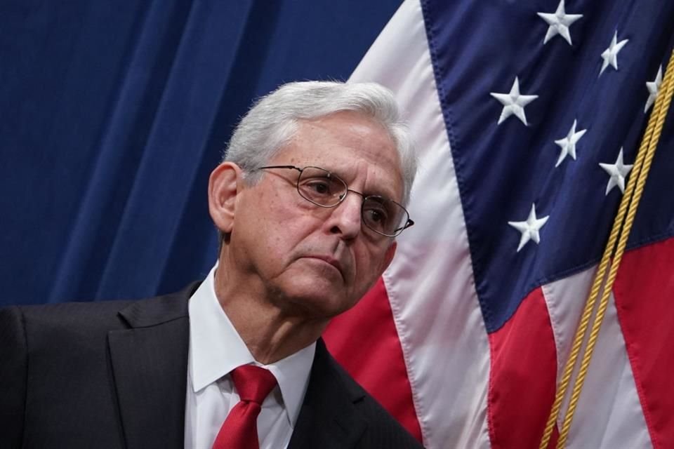 El Fiscal General Merrick B. Garland durante una conferencia de prensa donde se anunciaron sanciones a proveedores de precursores químicos para fabricar fentanilo.