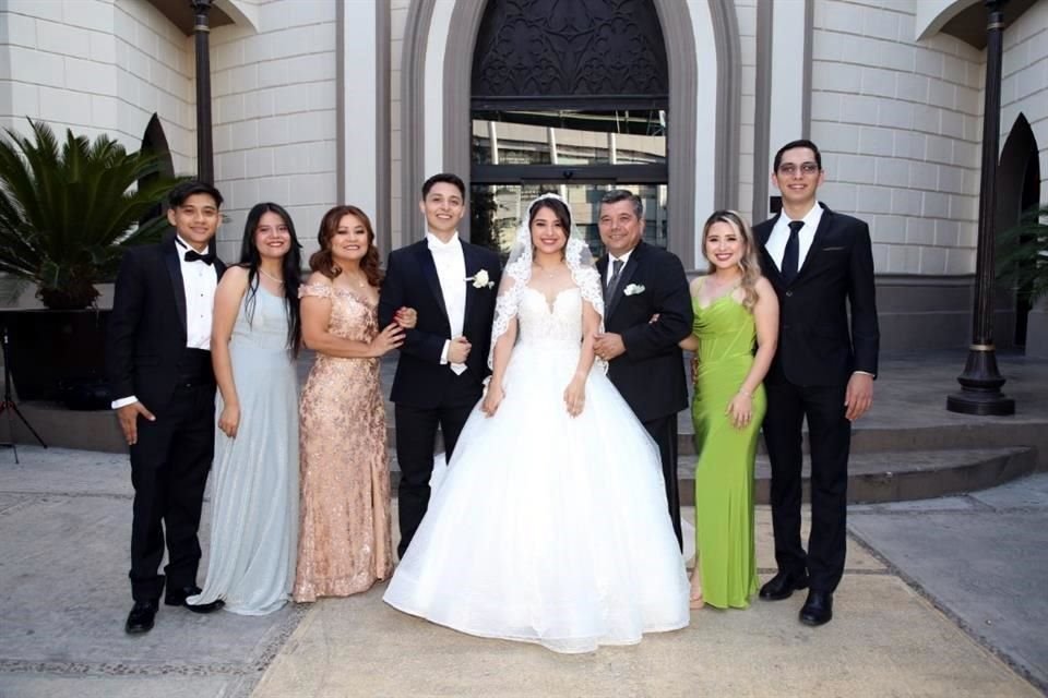 Nelson Armando Sandoval Jacobo, Janeth Sánchez Ramírez, Ernestina Jacobo Hernández, Alejandro Soto Saucedo, Cinthya Sandoval Jacobo, Nelson Armando Sandoval Cantú, Valeria Sandoval Jacobo y Carlos Mon