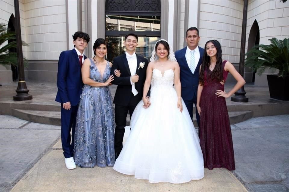 Mauricio Rodríguez, Sandra Sandoval, Alejandro Soto Saucedo, Cinthya Sandoval Jacobo, Edgar Rodríguez e Itzel Rodríguez