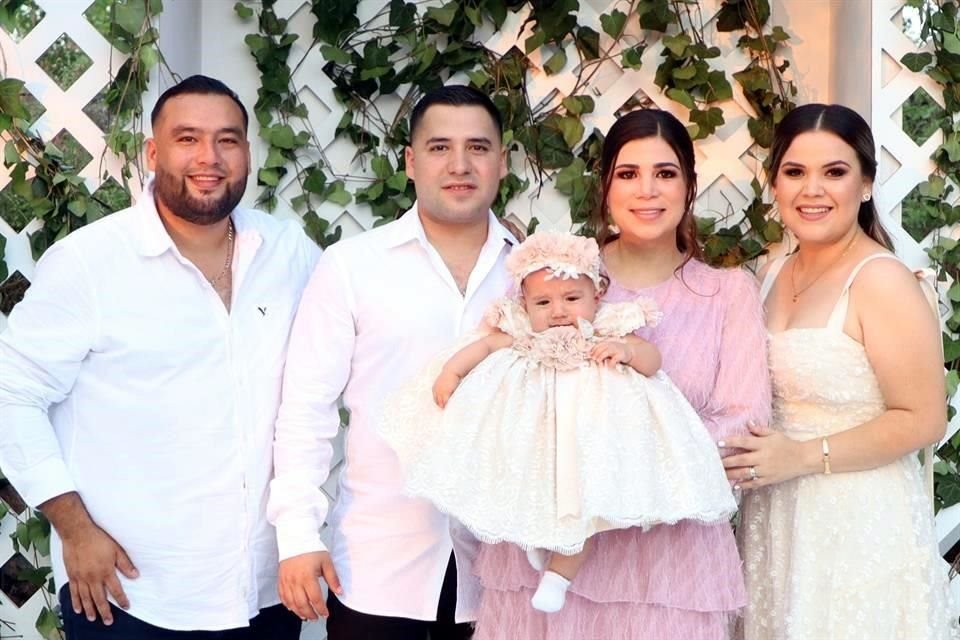 Anaily Tamez de Salazar, Julio Tamez, Marian Tamez Garza, Karina Garza de Tamez  y César Salazar