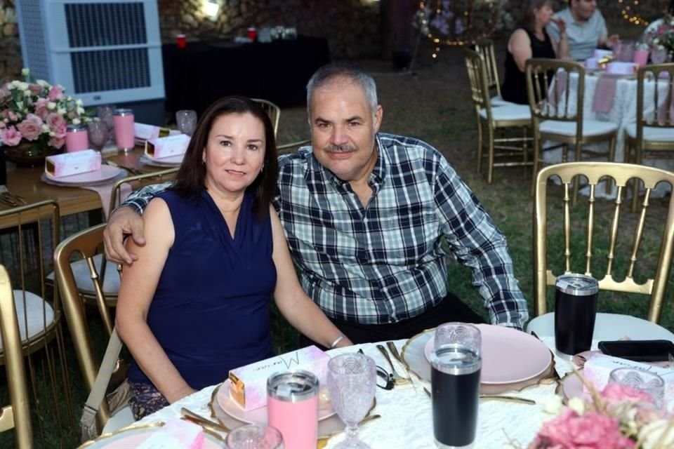 Graciela Cavazos y Francisco Flores