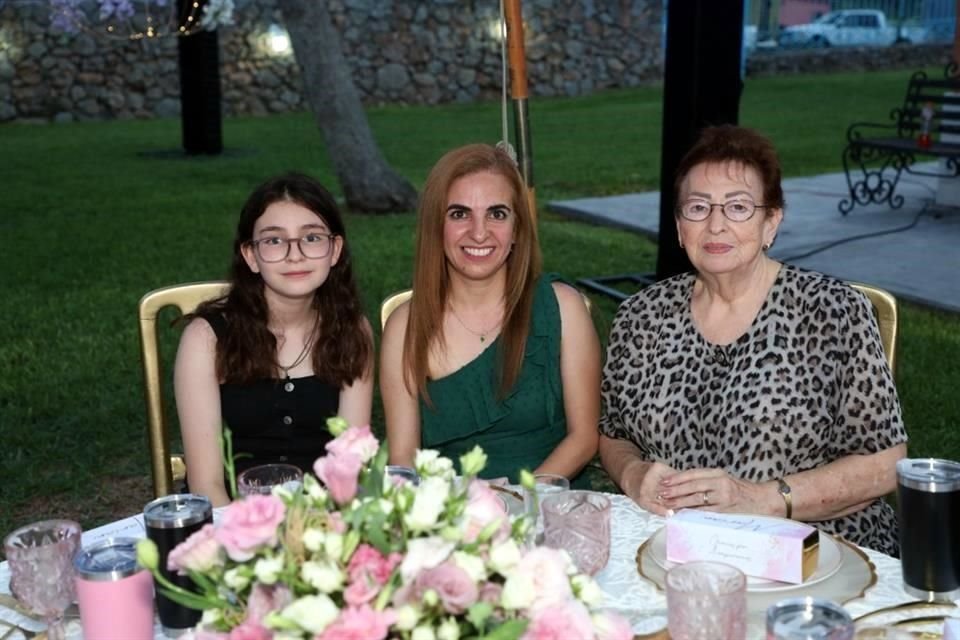 Isabella Garza, Aracely Garza y Lupita Garza