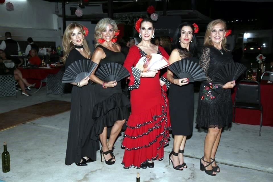 Yvonne González de Berlanga, Mima Morales de Valmaña, Celina Villarreal de González, Cecilia Taffinder de Mascareñas y Mayra Sánchez