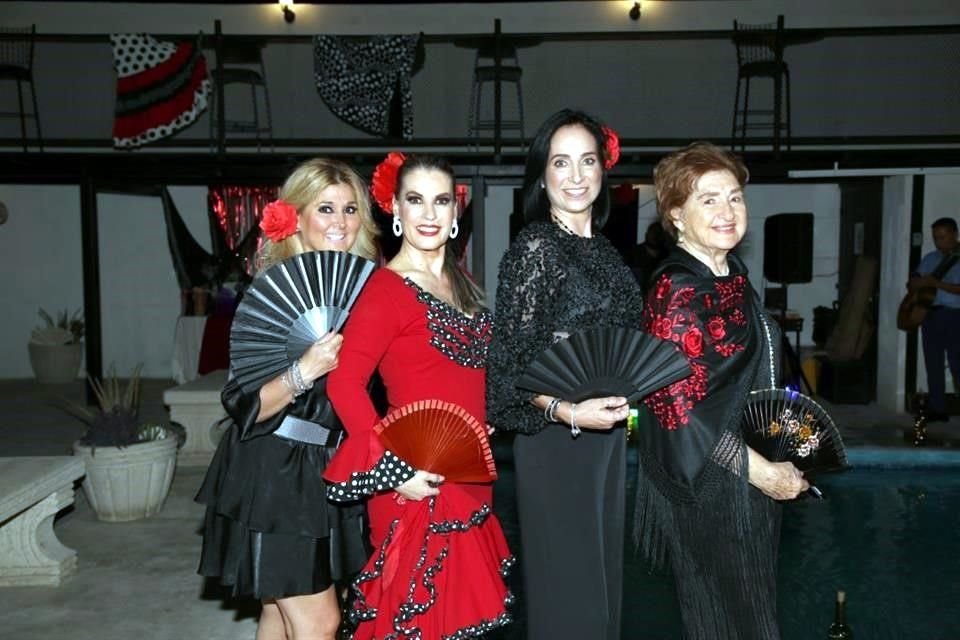 Nancy González, Celina Villarreal de González, Pura Margarita Espinosa González y Alicia Guadiana de Villarreal